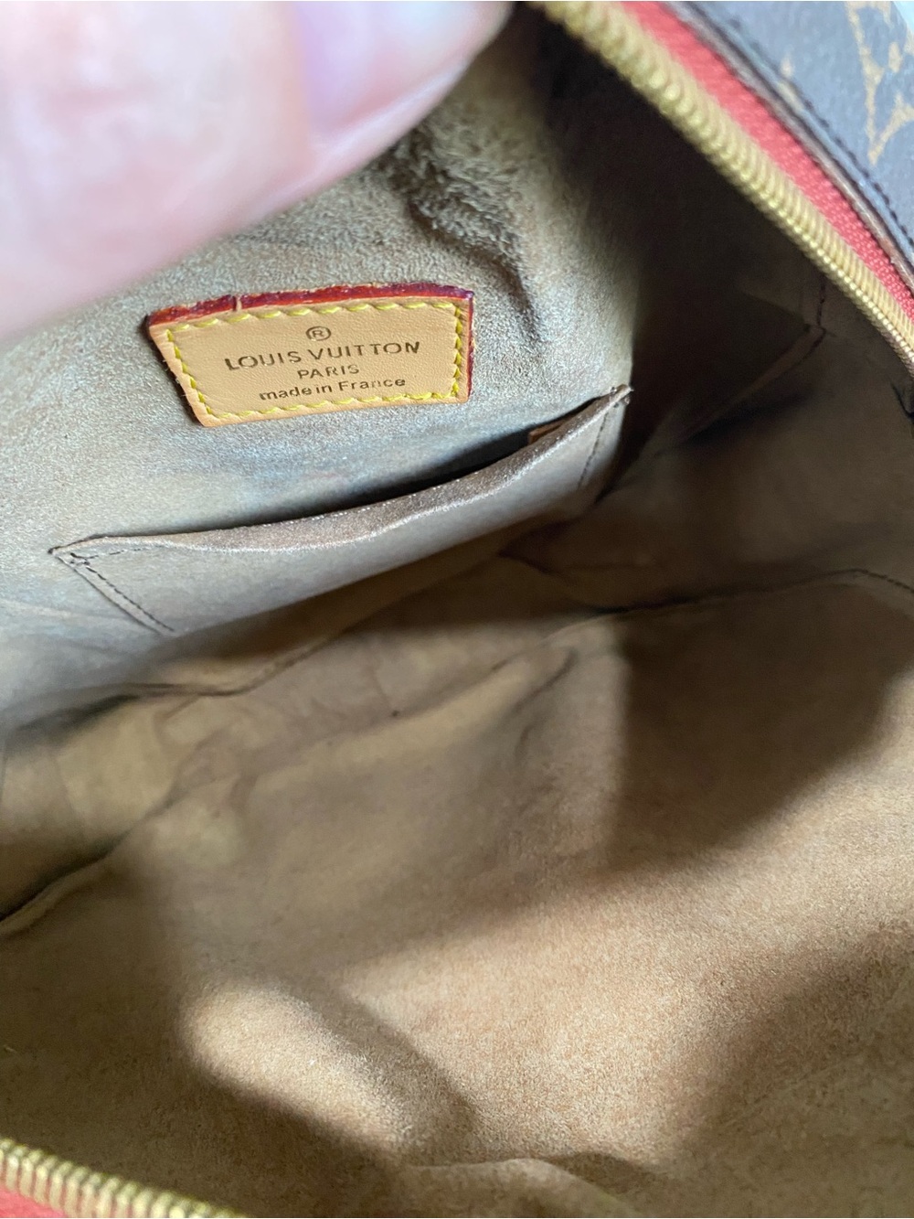 Round Crossbody in Brown and Tan🌺Authenticity Not Guaranteed 🌺 - Picture 10 of 12
